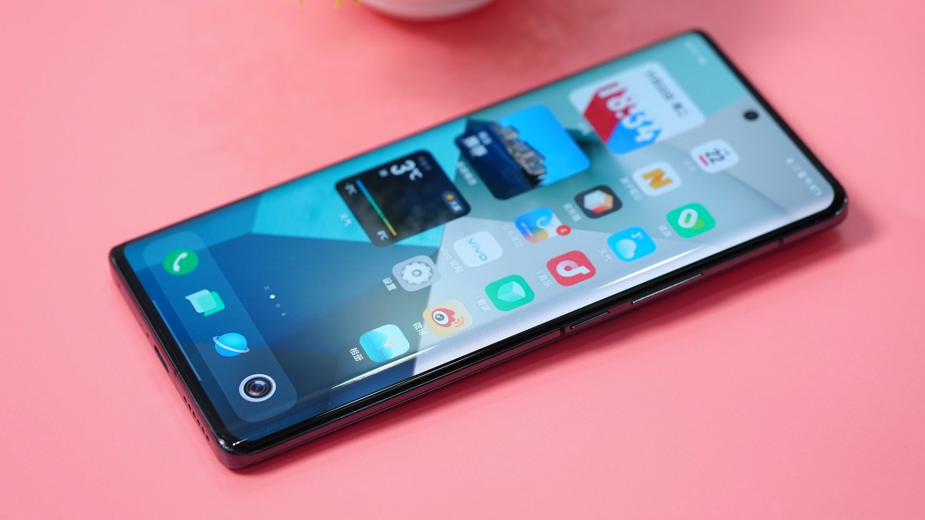 Один из крупнейших производителей смартфонов представил первый телефон на Snapdragon 8 Gen 2 Один из крупнейших производителей смартфонов представил первый телефон на Snapdragon 8 Gen 2